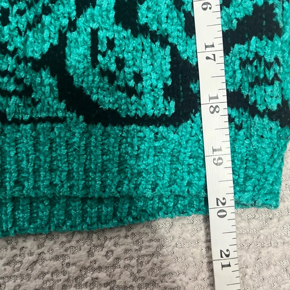Carducci Women's Sweater Size M Teal & Black Leaf Pattern Knit Pullover V-Neck